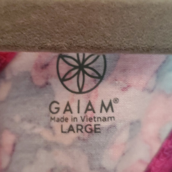 NEW Gaiam yoga top 🐾 size Large -WITH tags attached= CLOSET CLOSING- FINAL - Picture 3 of 11